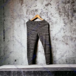 Just Cozy - Fur Lined Black & White Fancy Lines Leggings - M/L